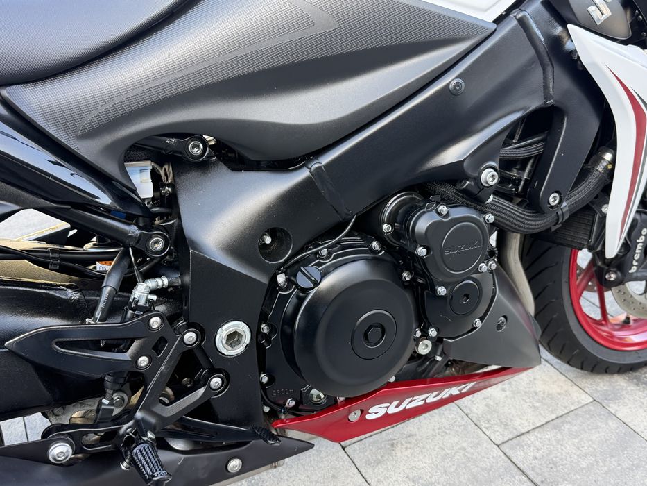Suzuki gsx s 1000