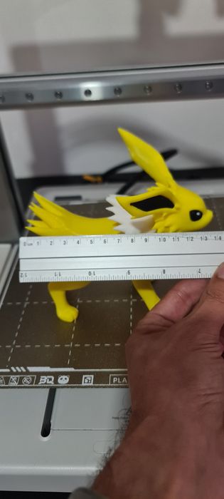Pokemon Jolteon cerca de 14cm