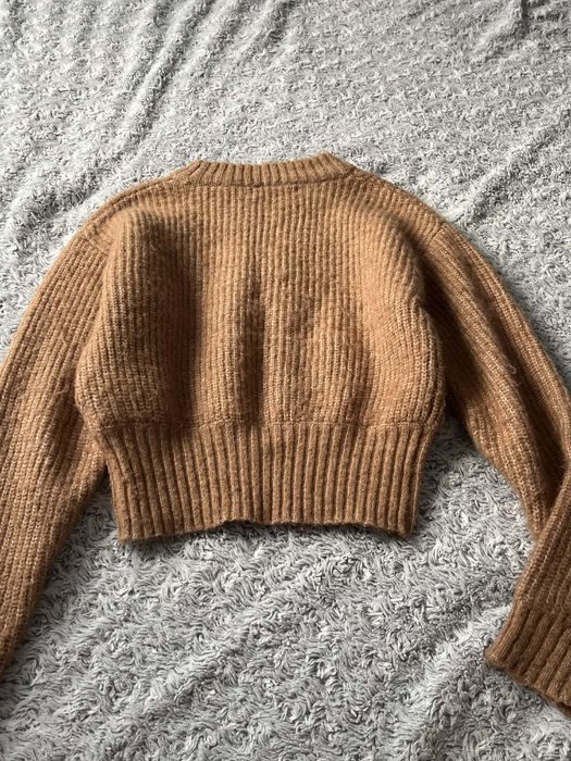 Brązowy sweter damski