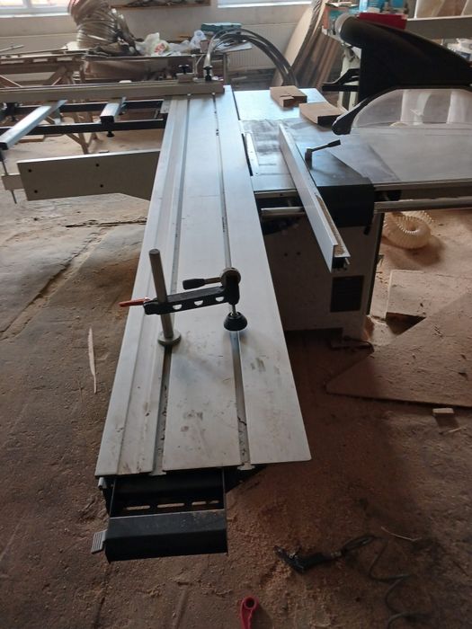 Верстат форматно розкроювальний MJ6132TS