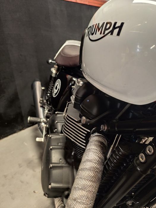 Triumph Thruxton 900