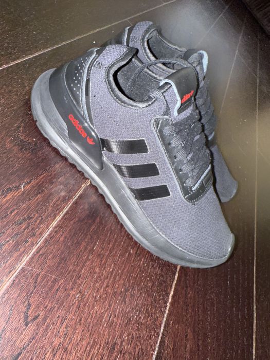 Adidas кросівки оригінал нові 38р