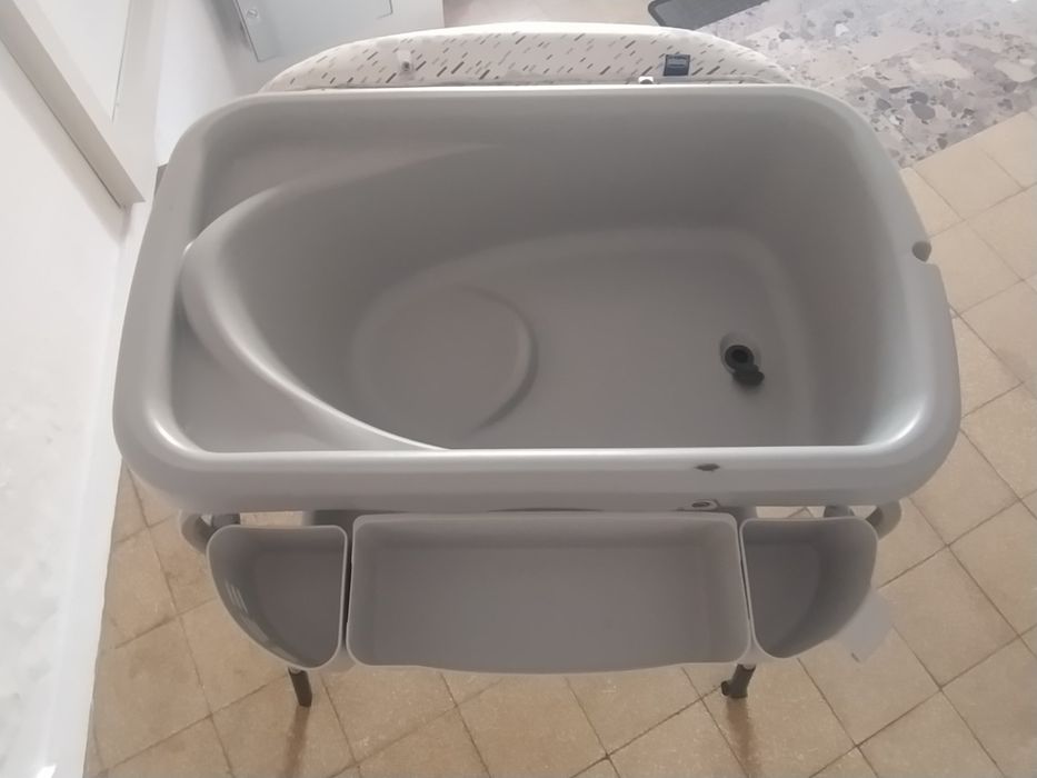Banheira com muda fraldas CHICCO