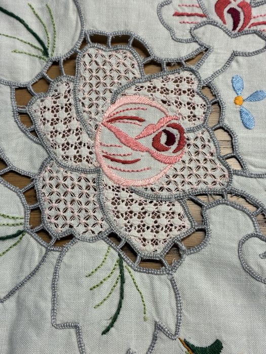 Toalha bordada portuguesa com 12 guardamapos