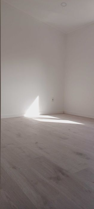 Arrendamento T3 duplex - cozinha semi-equipada, sem mobília, com logradouro e parqueamento - Alhos Vedros