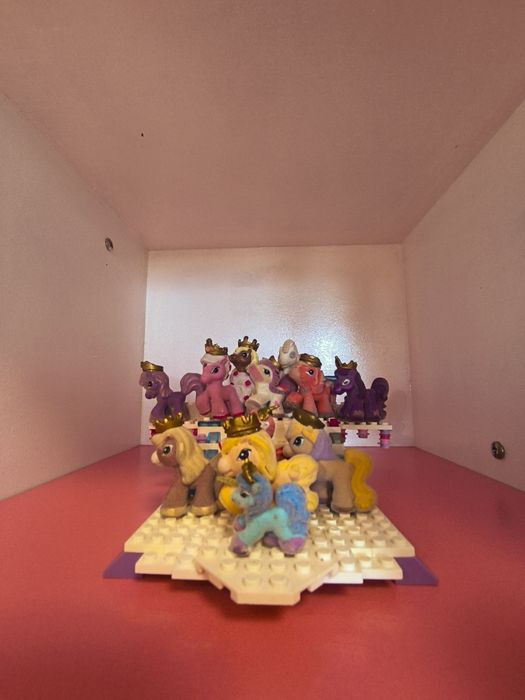 Великий ігровий набір: 14 оригінальних поні Filly + Lego підставка