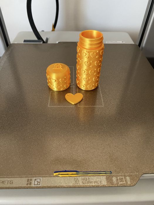 Porta Batom Chaveiro com Corações | Impresso em 3D | Prático e Elegante para Bolsa ou Mochila