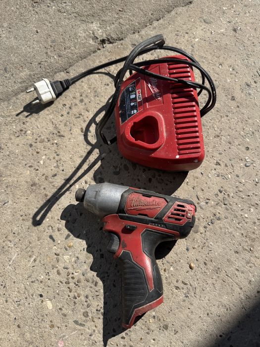 Melwaukee m12 інструмент