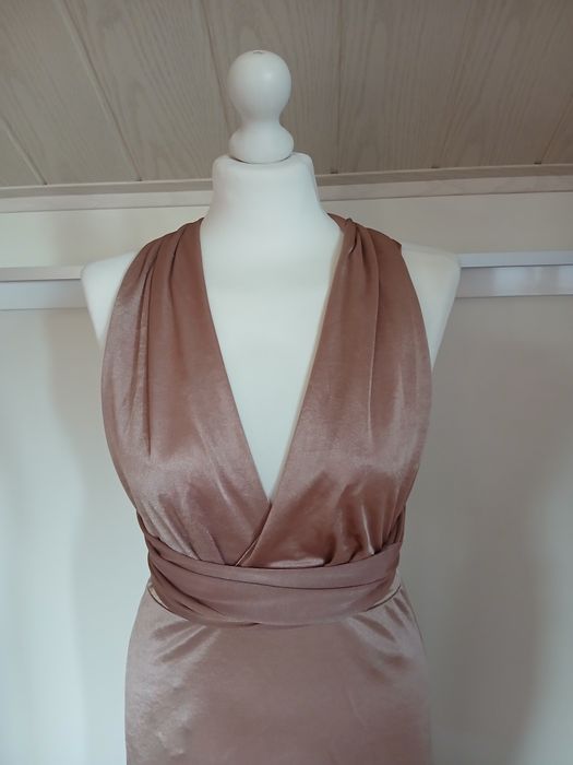 Długa suknia wieczorową sylwester wesele