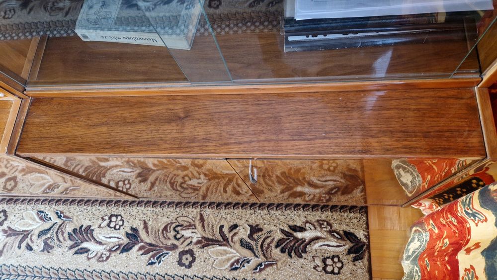 Szafka z witryną PRL