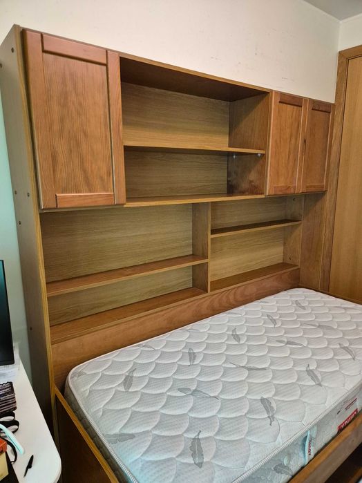 Estante de arrumação / cabeceira cama em pinho mel