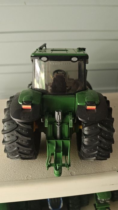 Bruder traktor john deere