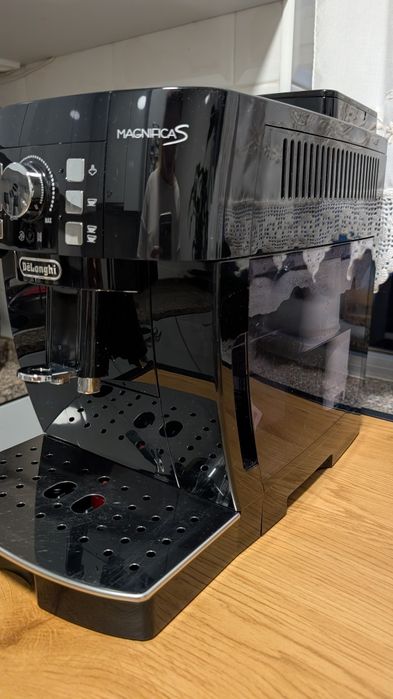 Máquina de Café DELONGHI Magnifica S