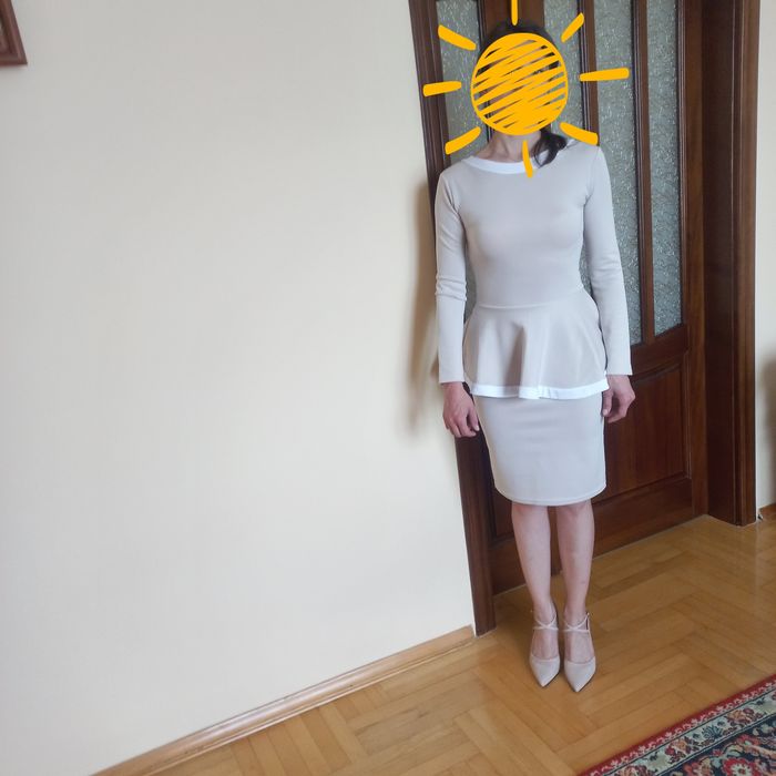 Плаття бежевого кольору