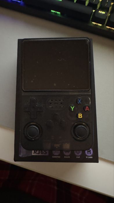 R36S “GameBoy style”