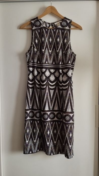 Vestido justo com abertura nas costas H&M