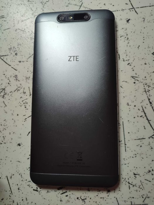 смартфон ZTE Blade v8 3/32