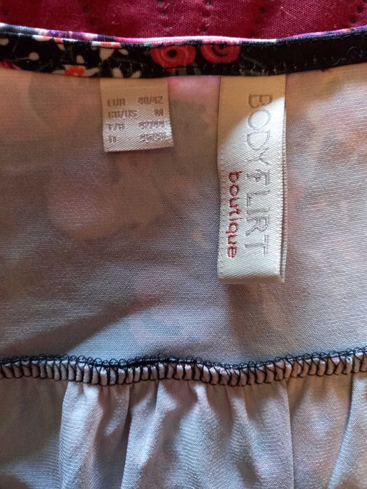 Sukienka w kwiaty Bodyflirt 40/42