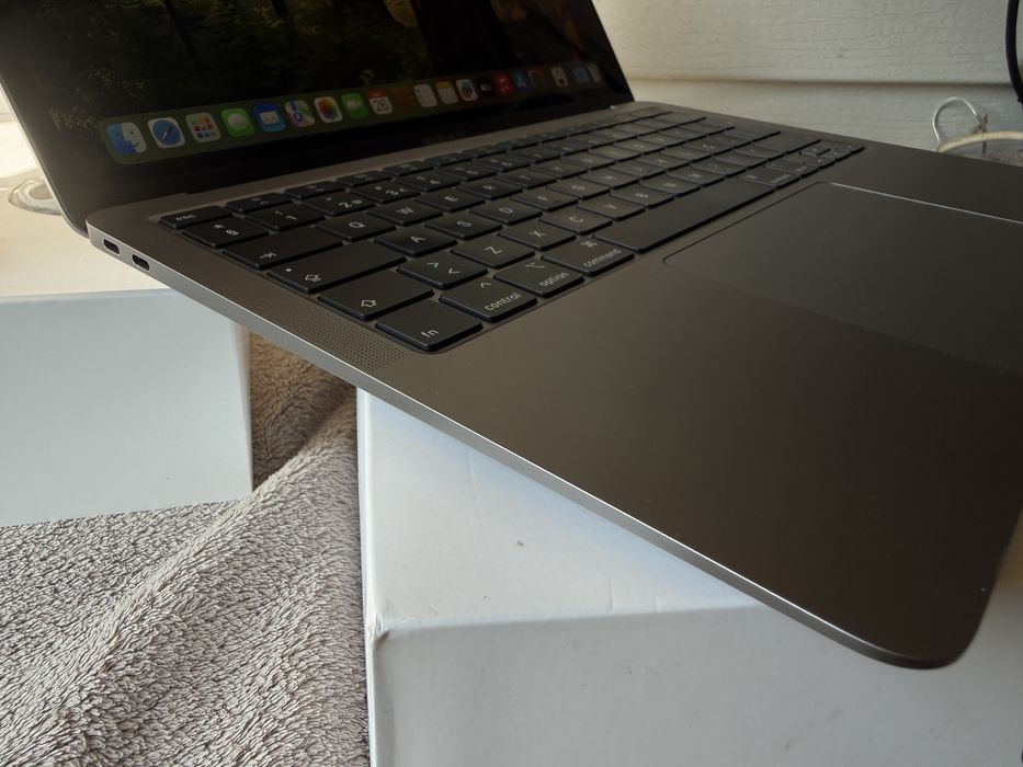 Apple Macbook Air 13” 2020 INTEl i3