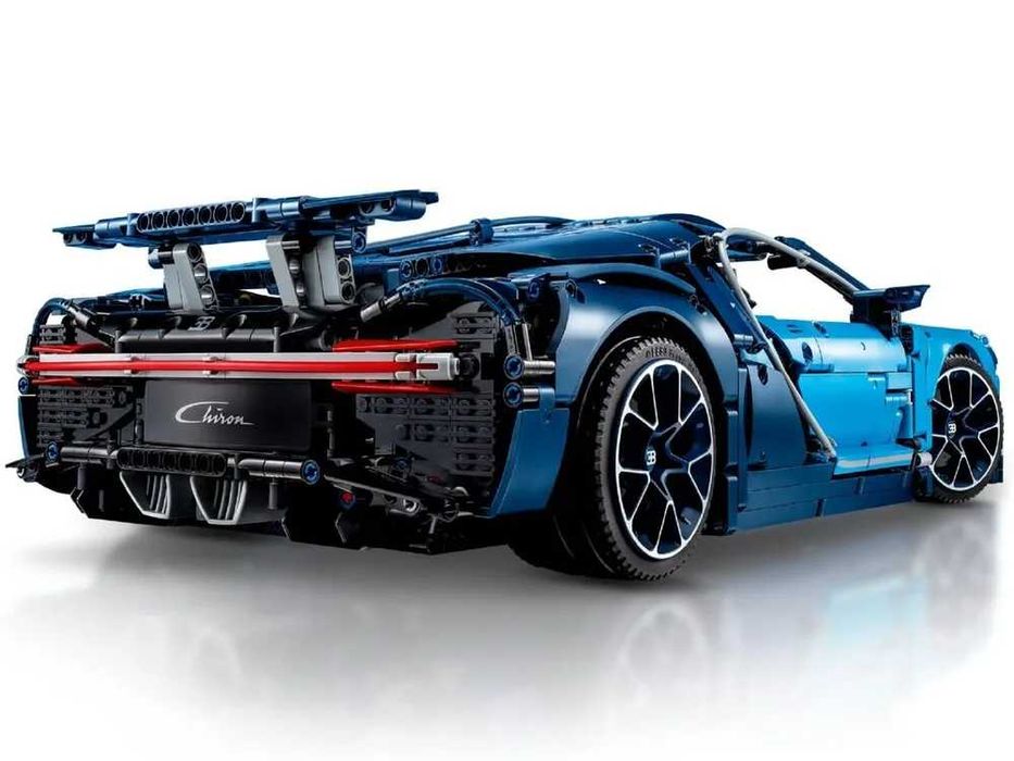 Конструктор як LEGO Technic Bugatti Chiron (42083) з коробкою