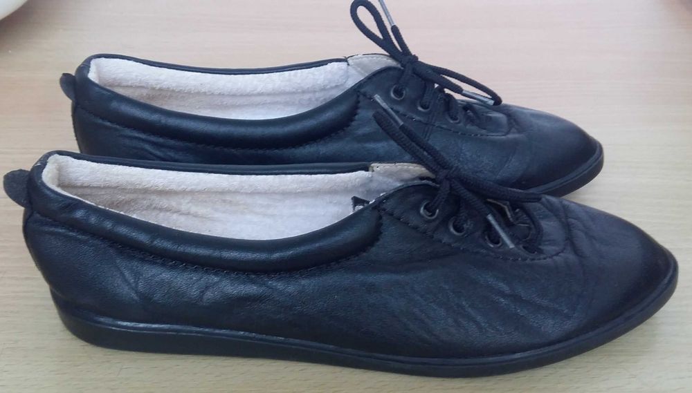 Buty baleriny wiązane czółenka skóra naturalna czarne SOFTIES 38
