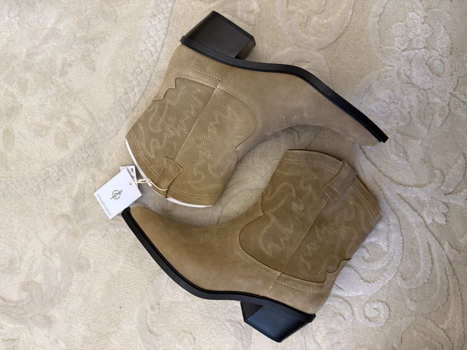 Нові чоботкі stradivarius