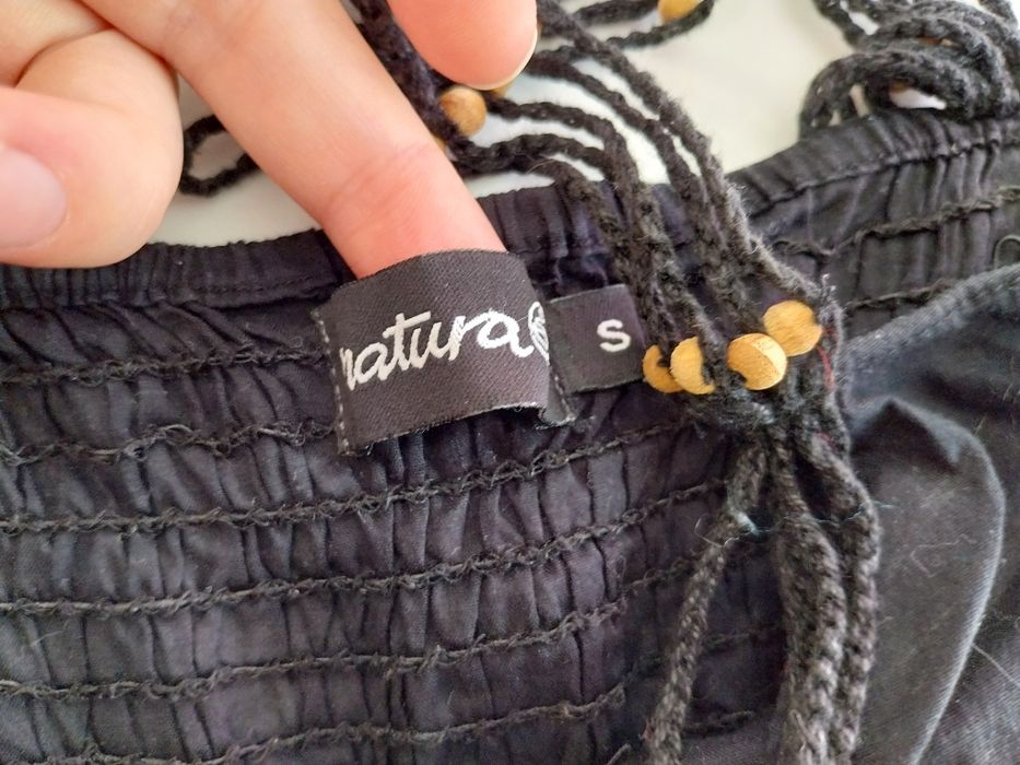 Top Natura preto com renda e contas de madeira - tamanho S