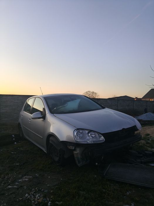 Golf 5 uszkodzony SILNIK SPRAWNY