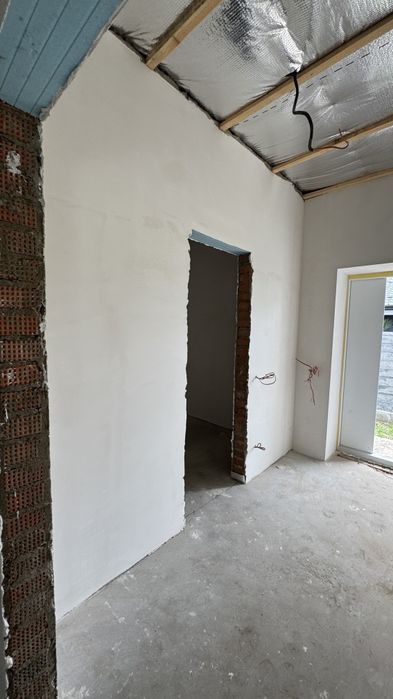 Одно поверховий чистовий будинок, підвал, гараж! Топова еколокація!