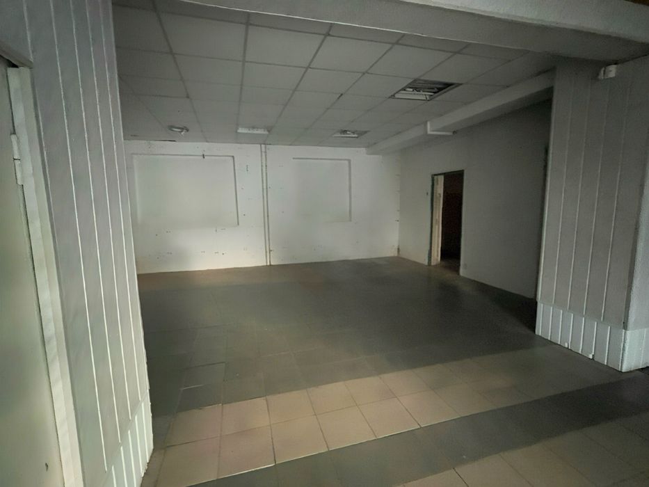 Фасадне комерційне приміщення 250м від власника