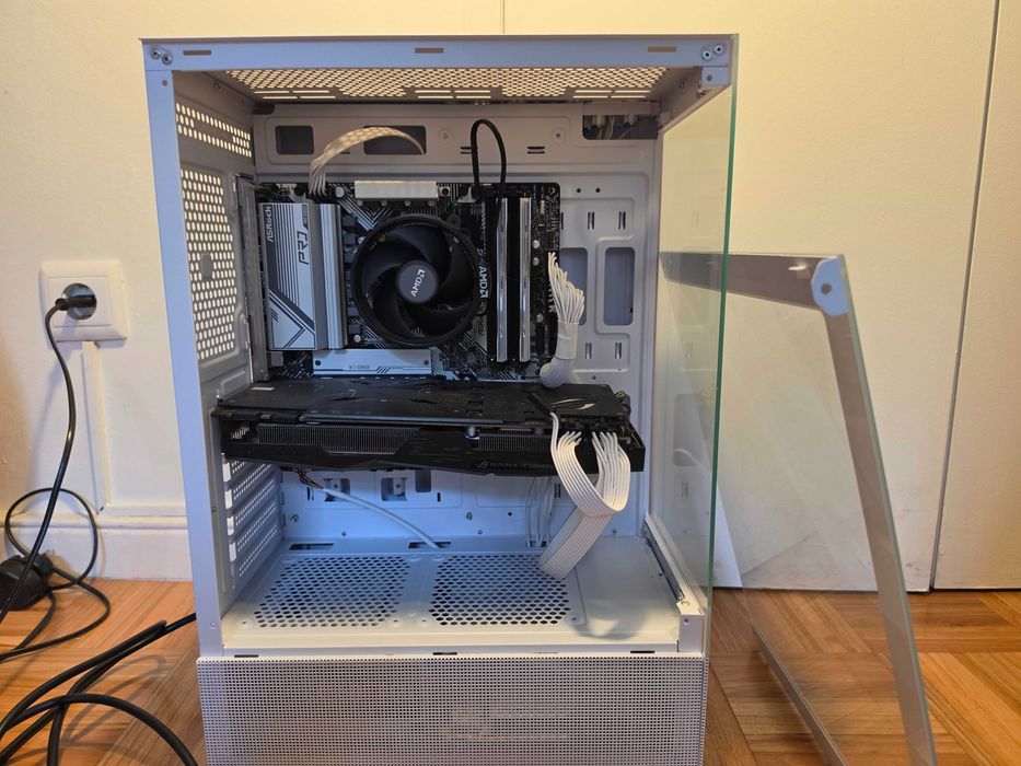 PC Gaming Ryzen 5 8500G + GTX 1080 8GB + 32GB DDR5 + 1TB NVMe