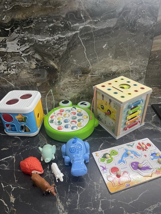 Лот дитячіх іграшок