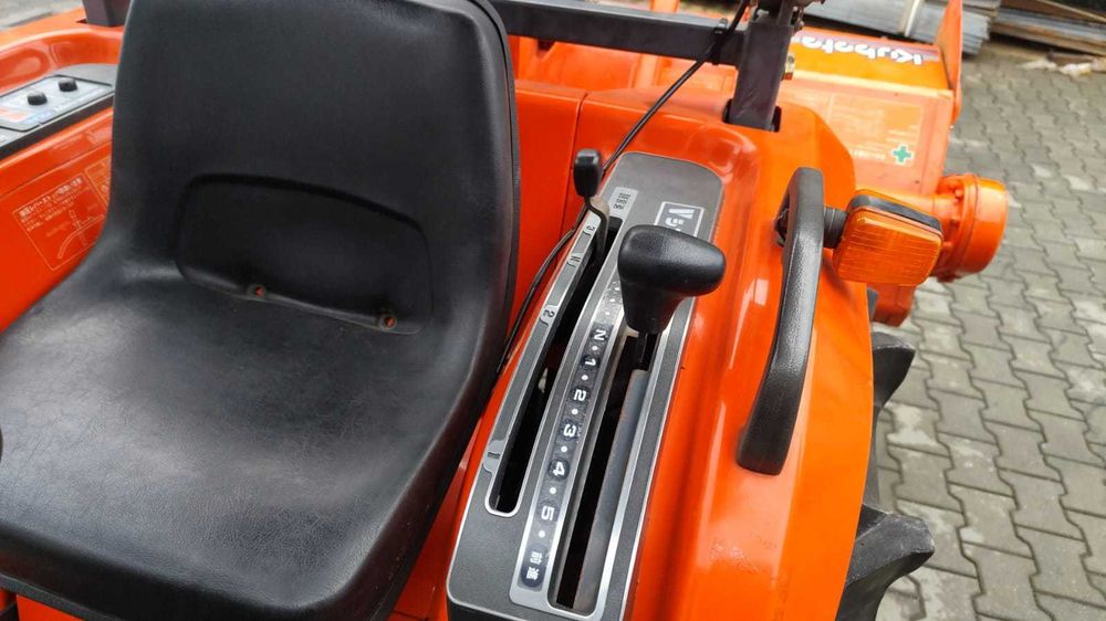 Japoński traktorek Kubota GT 5 z glebogryzarką 150 4x4 23 KM Wspomaganie