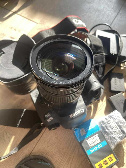 Aparat Canon eos 77D + 2 obiektywy + baterie + akcesoria