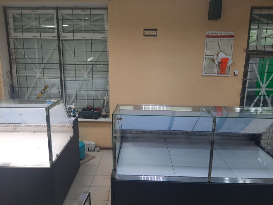 Вітрини холодильні КUM