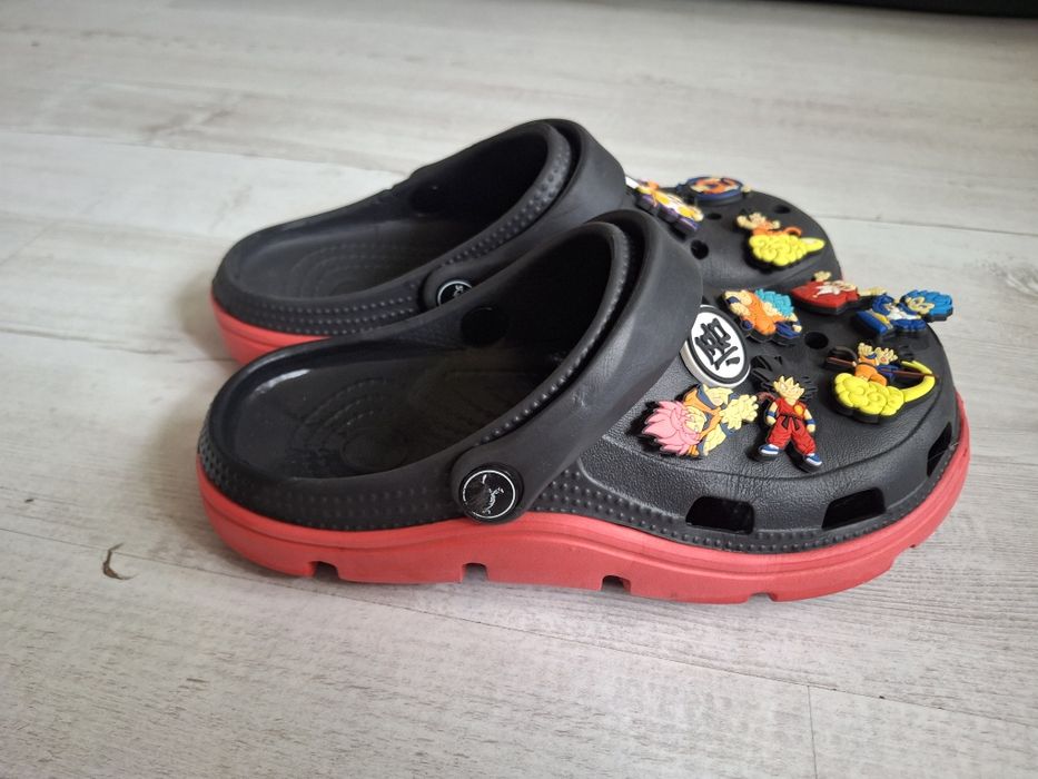 Crocsy chodaki Naruto przypinki 38