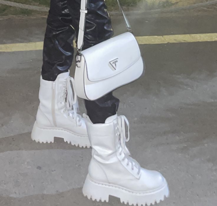 Шкіряні черевики Zara