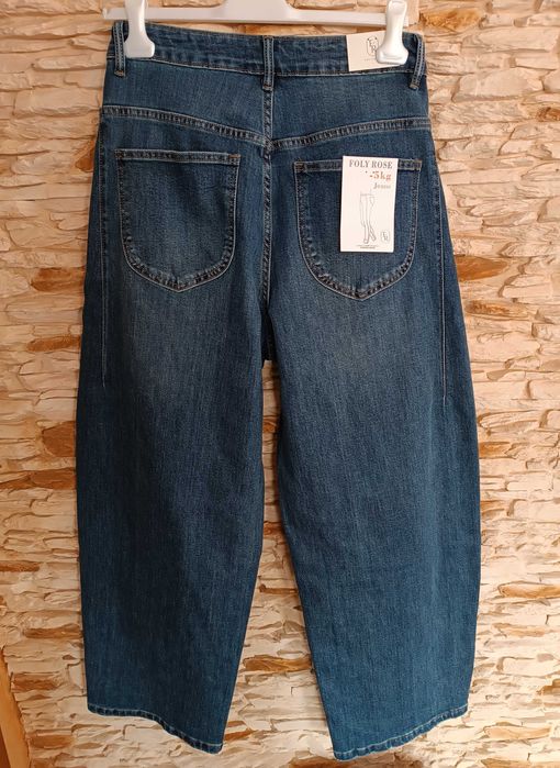 Granatowe spodnie jeansowe banany szerokie nogawki