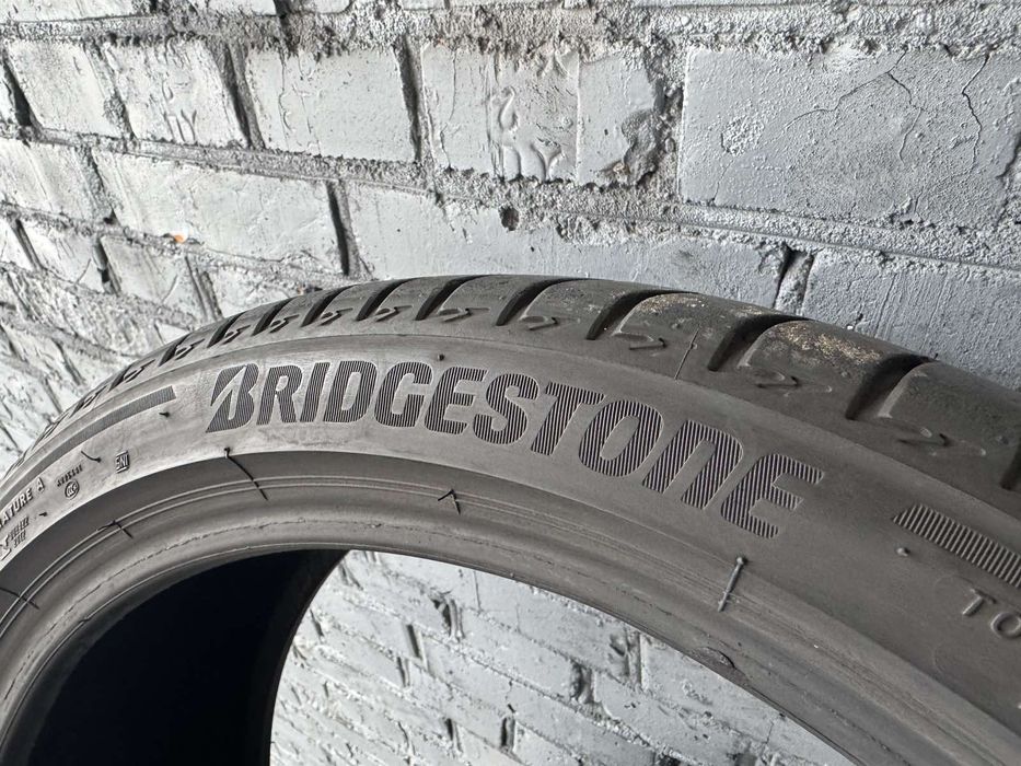 Літні шини Bridgestone 225/40 R18