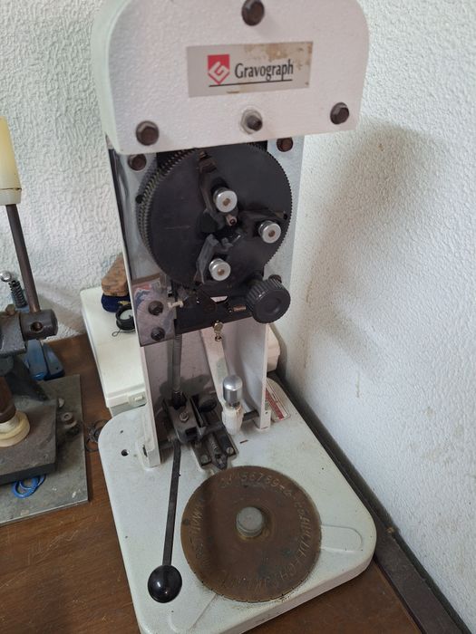 Máquina de gravar alianças