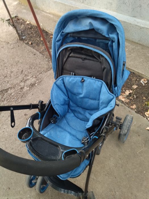 Прогулочна коляска