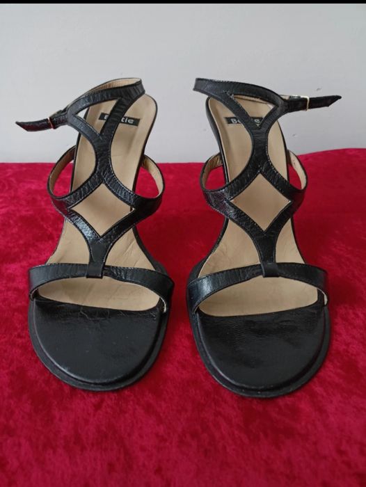 Czarne efektowne skórzane sandały, na obcasie, szpilki, rozmiar 38