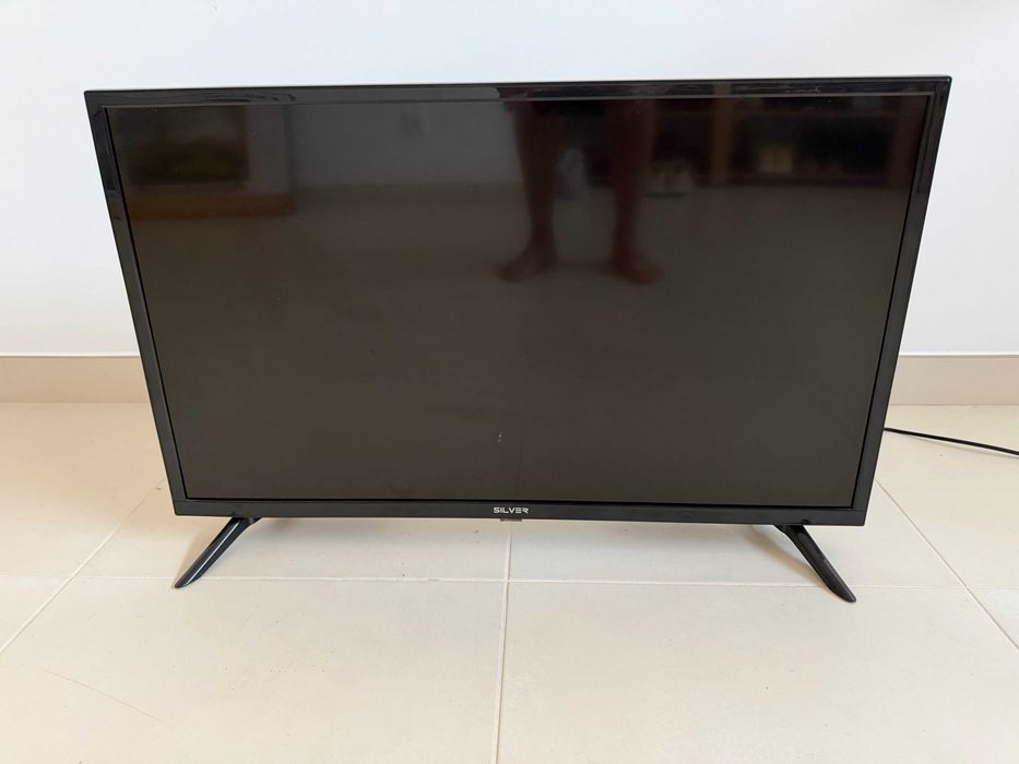 TV Silver 32" HD LED
