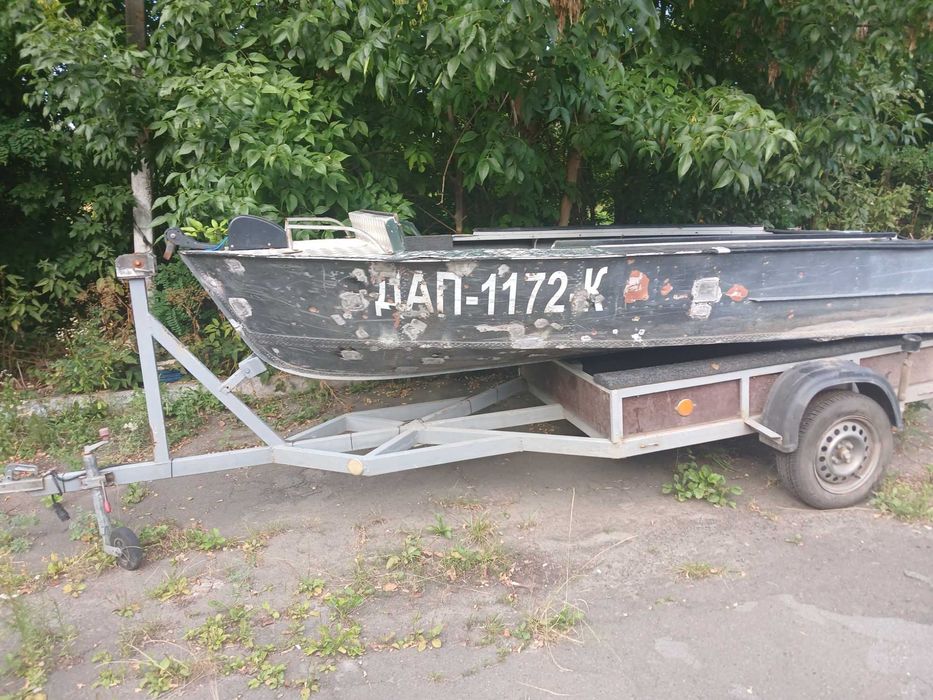 Лодка моторна з лафетою
