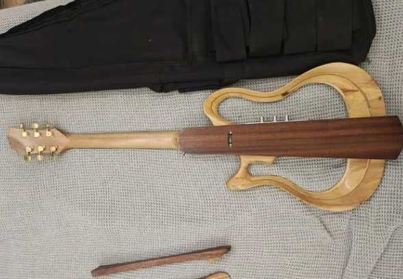 Cicha gitara podróżna