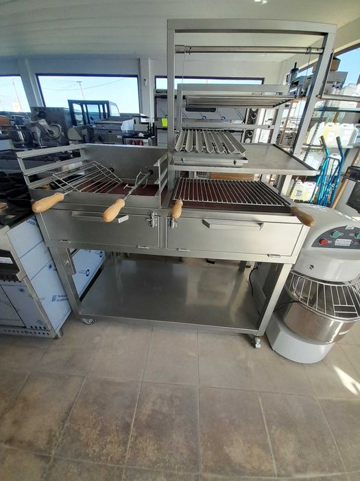 Grelhador a carvão em Inox