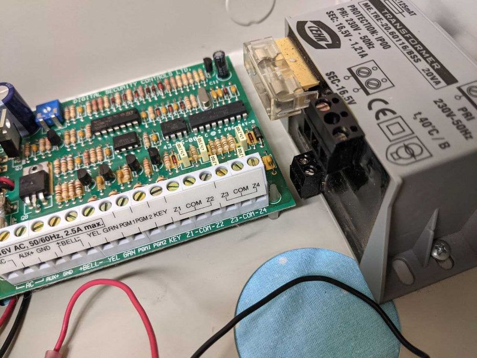 Охранная сигнализация DSC РС510 (централь на 4 зоны)