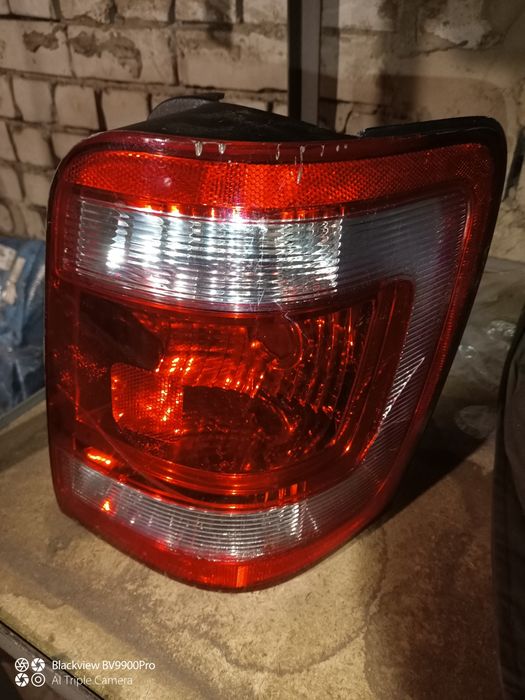 Задний правый фонарь Ford Escape, Mazda Tribute 2001-2012