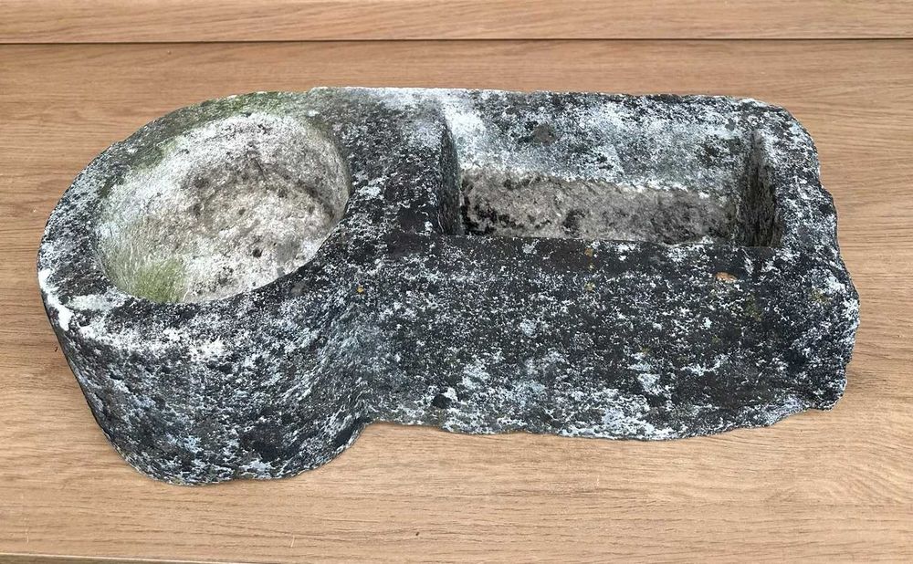 Pia de pedra maciça comedouro mais bebedouro