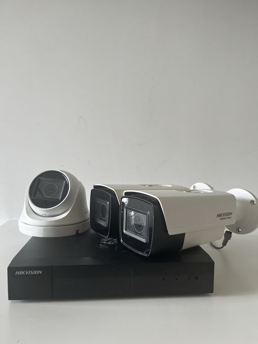 3 Camaras de filmar e gravador Hikvision